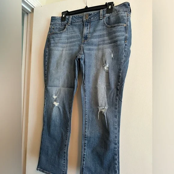 EUC American Eagle Artist Crop jeans - Picture 2 of 3